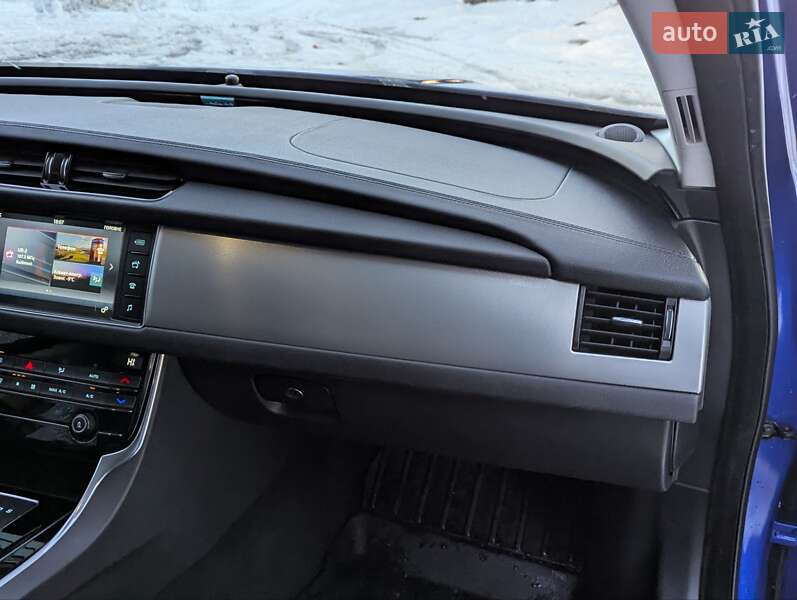 Седан Jaguar XF 2016 в Млинове фото 37 Седан Jaguar XF 2016 в Млинове