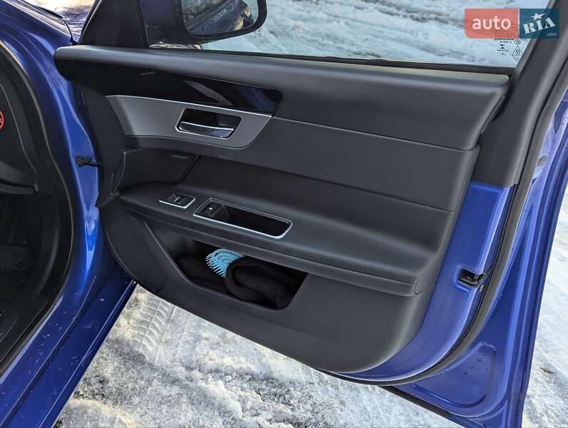 Седан Jaguar XF 2016 в Млинове фото 42 Седан Jaguar XF 2016 в Млинове