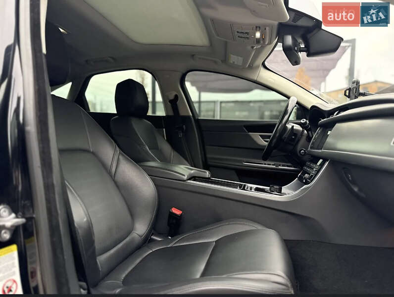 Седан Jaguar XF 2016 в Киеве