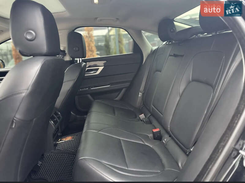Седан Jaguar XF 2016 в Киеве