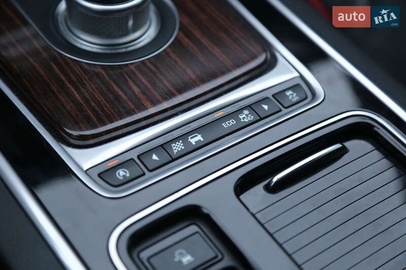 Седан Jaguar XF 2015 в Киеве