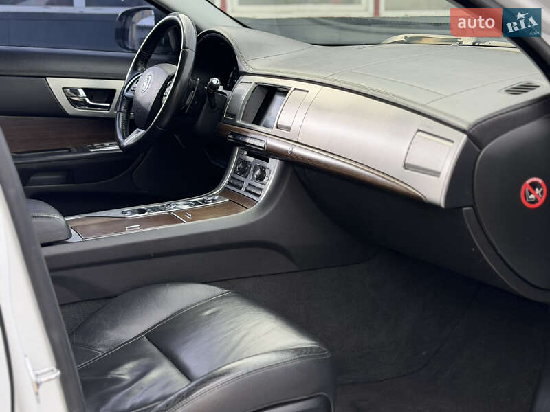Седан Jaguar XF 2013 в Львове фото 18 Седан Jaguar XF 2013 в Львове