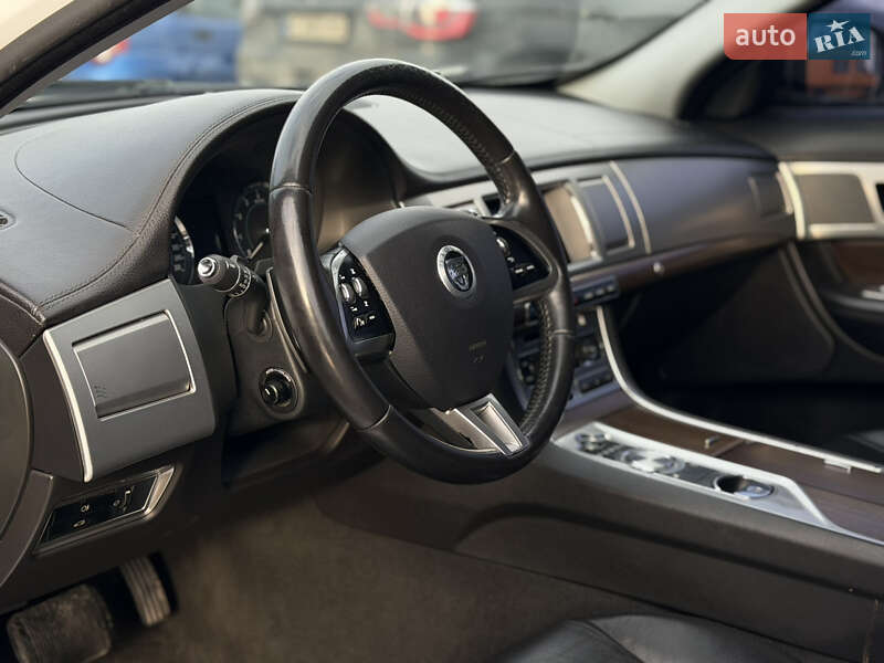 Седан Jaguar XF 2013 в Львове фото 24 Седан Jaguar XF 2013 в Львове