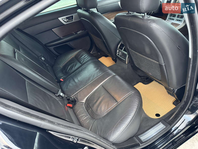 Седан Jaguar XF 2014 в Киеве