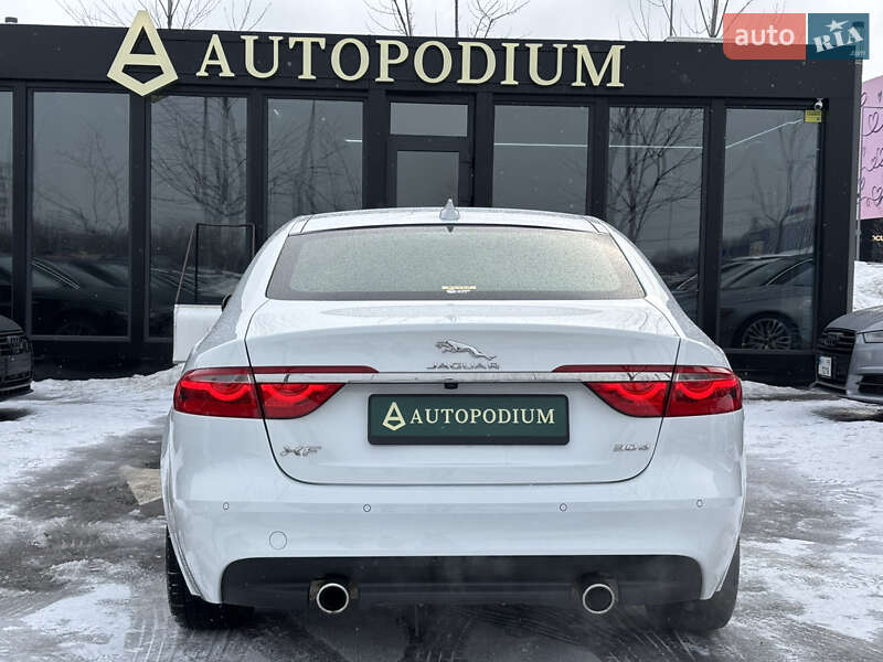 Седан Jaguar XF 2016 в Киеве