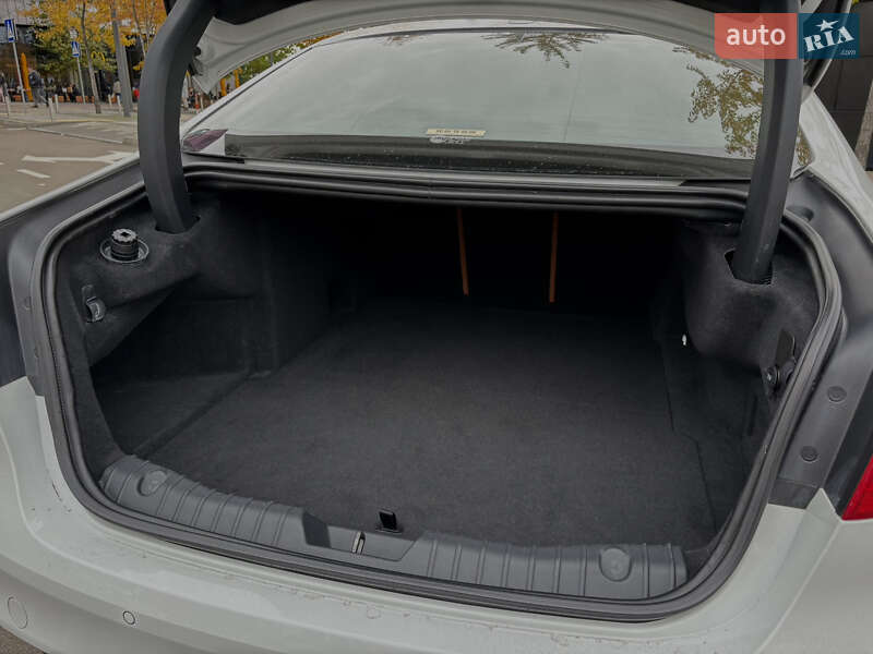 Седан Jaguar XF 2016 в Киеве