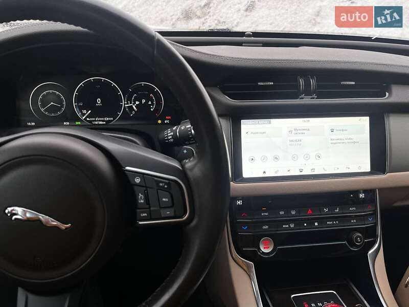 Седан Jaguar XF 2016 в Киеве фото 36 Седан Jaguar XF 2016 в Киеве