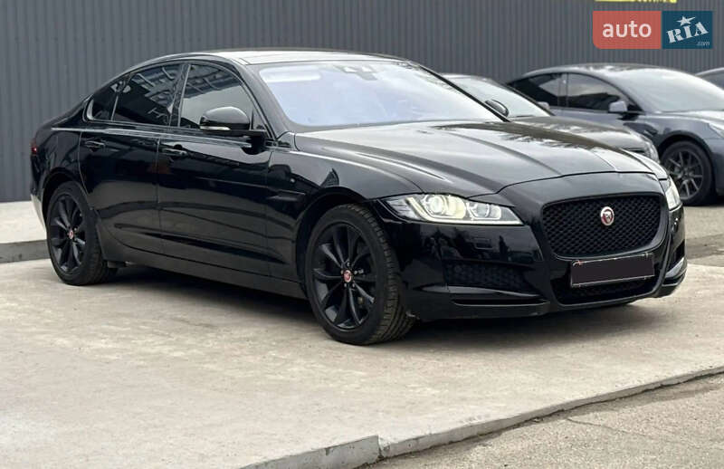 Седан Jaguar XF 2016 в Киеве