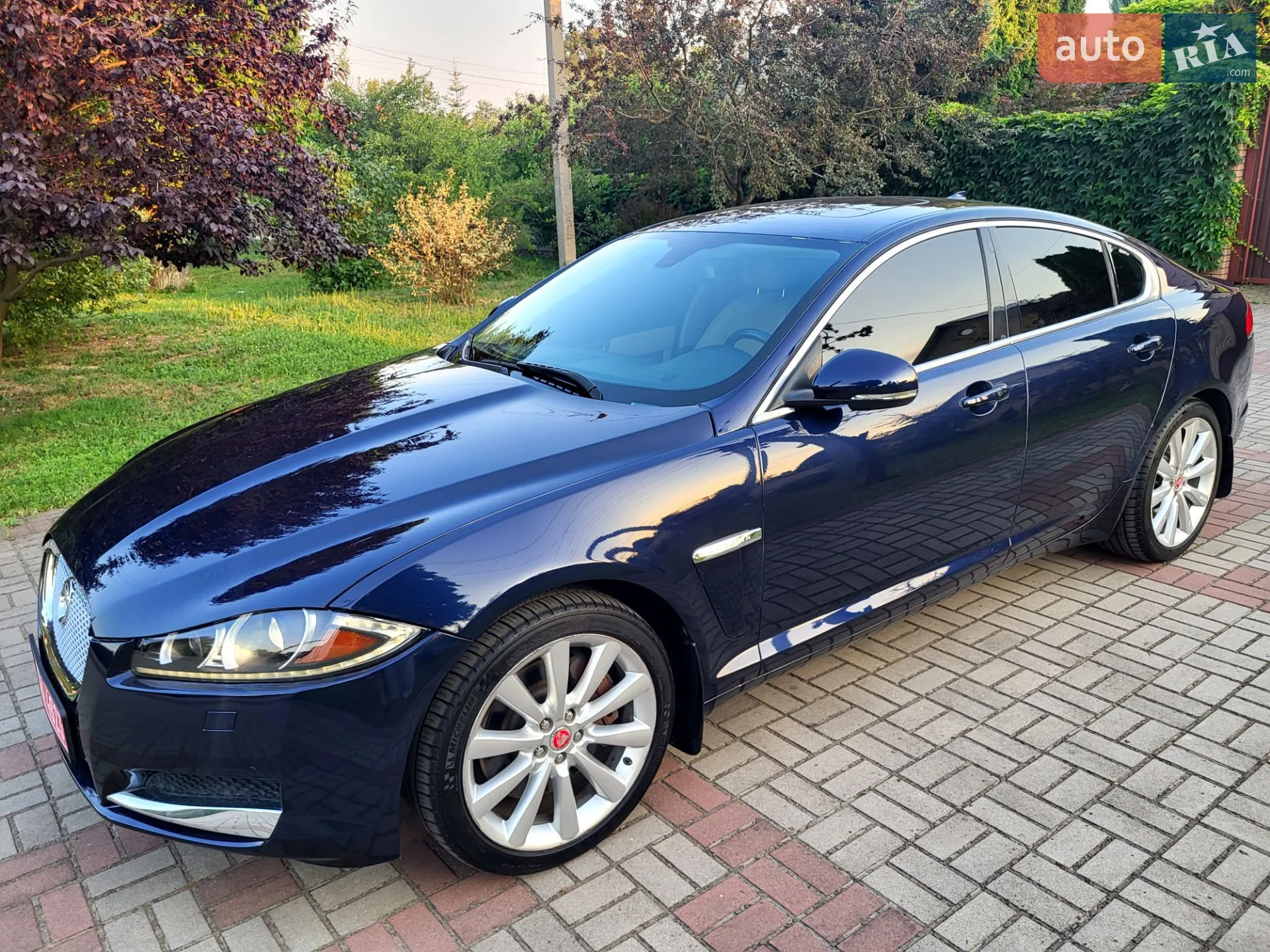 2013 Jaguar XF - мініатюра 2