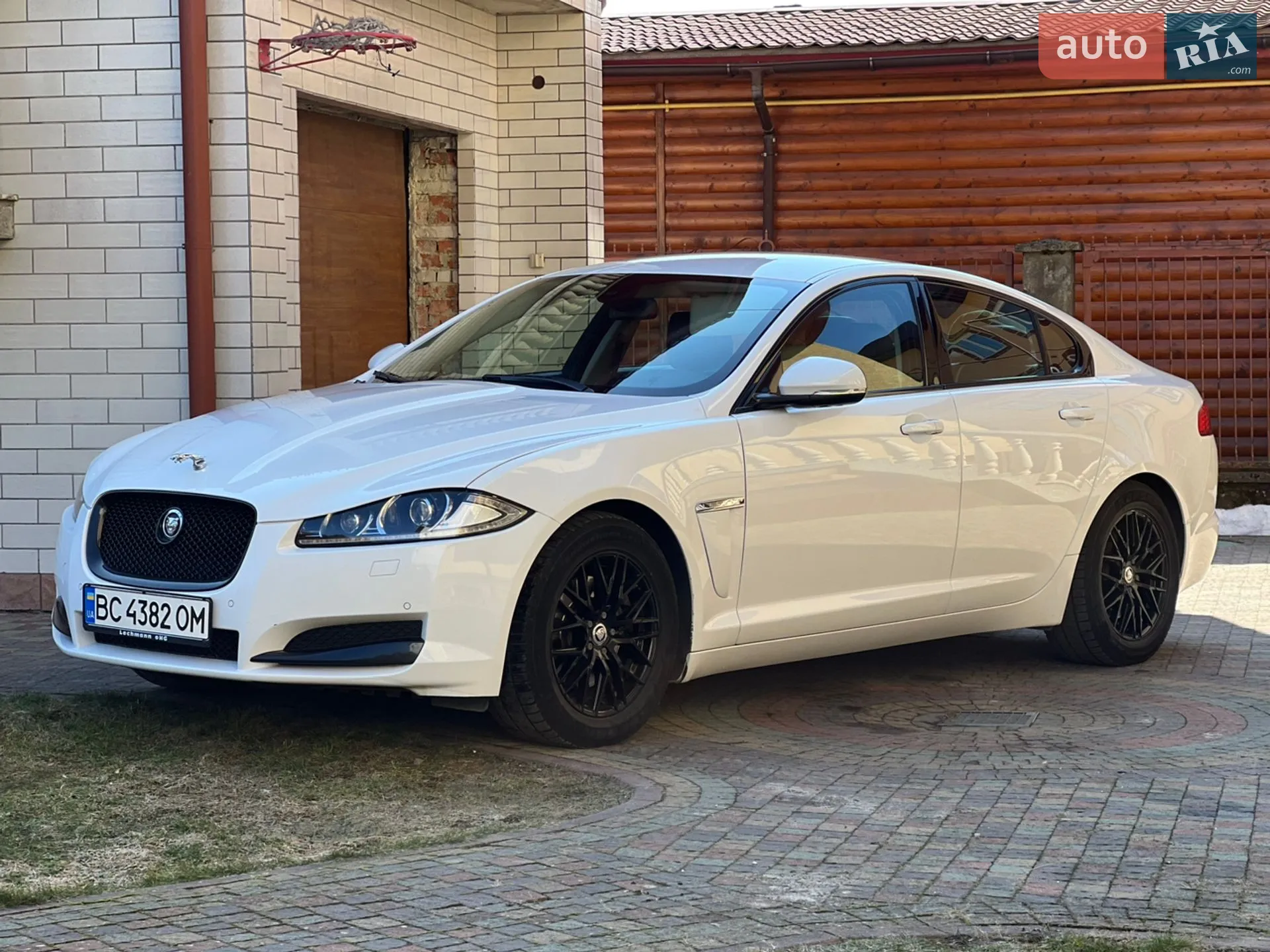 2012 Jaguar XF - мініатюра 10