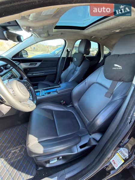 Седан Jaguar XF 2019 в Виннице