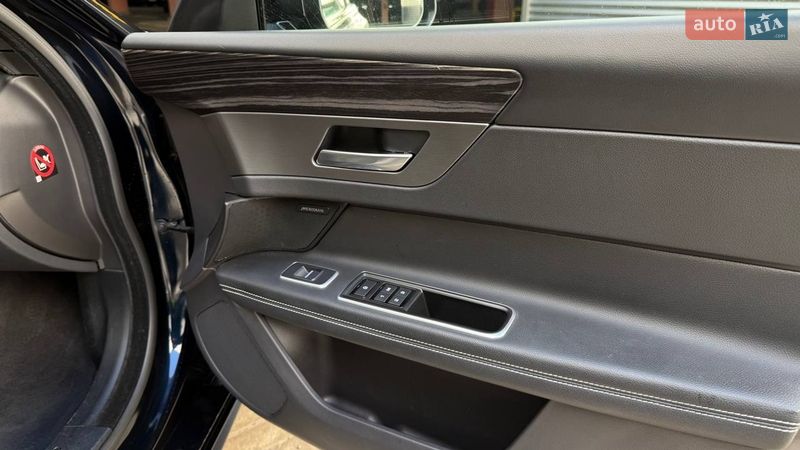 Седан Jaguar XF 2015 в Киеве