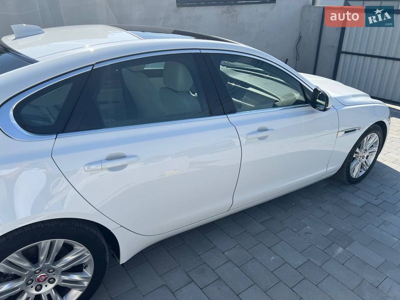 Седан Jaguar XF 2017 в Ужгороде