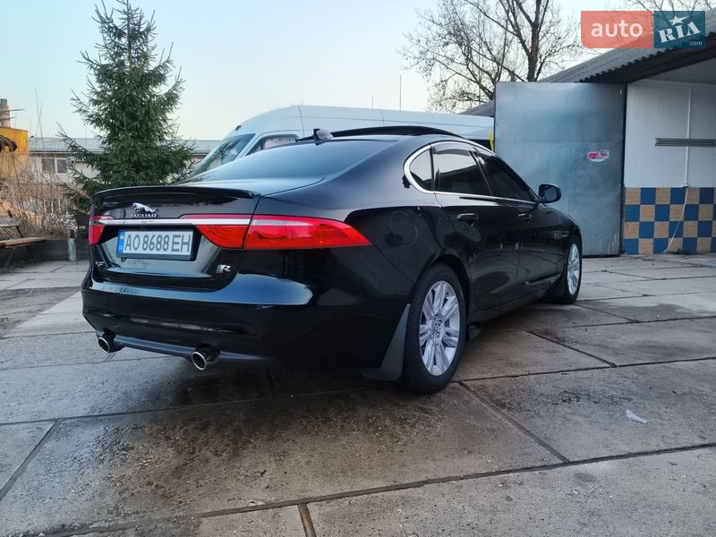 Седан Jaguar XF 2015 в Тячеві