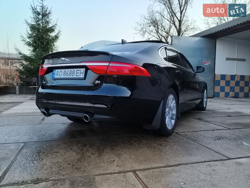 Седан Jaguar XF 2015 в Тячеві