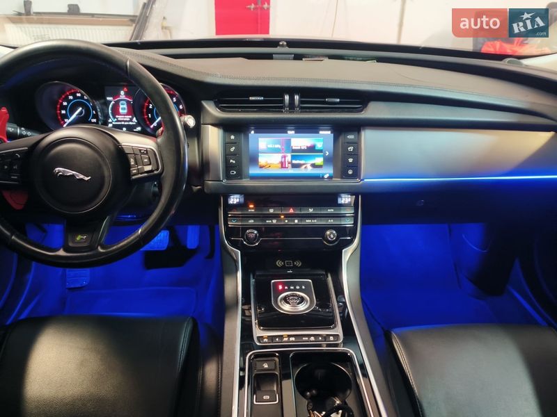 Седан Jaguar XF 2015 в Тячеві