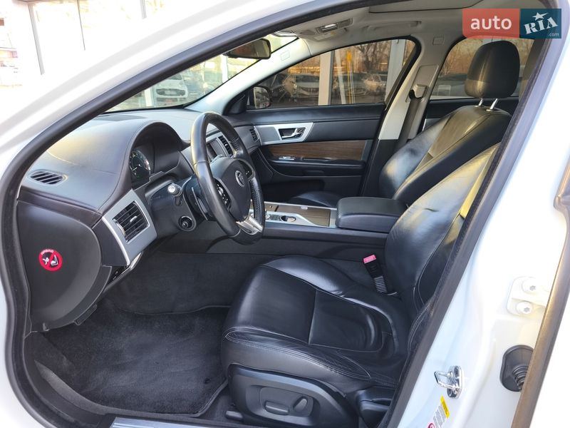 Седан Jaguar XF 2013 в Днепре