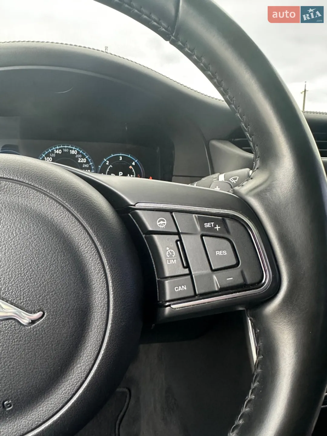 2016 Jaguar XF - мініатюра 21