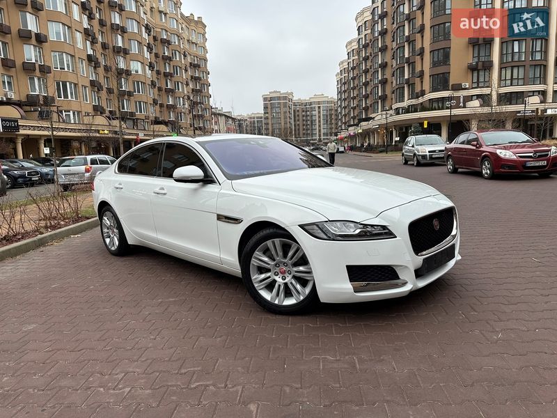Седан Jaguar XF 2016 в Києві