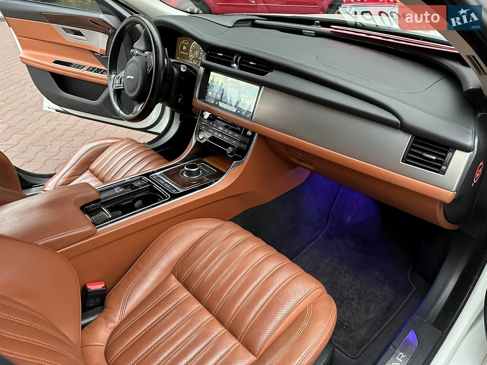 2016 Jaguar XF - мініатюра 10