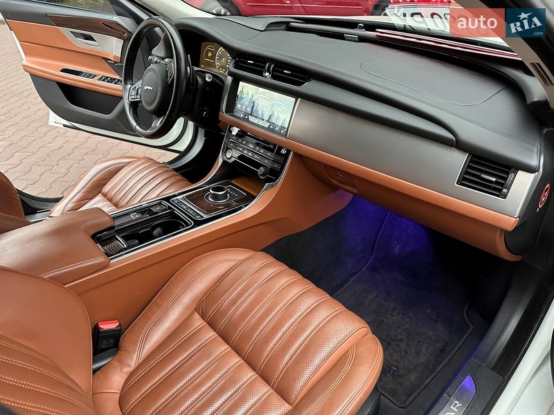 Седан Jaguar XF 2016 в Києві