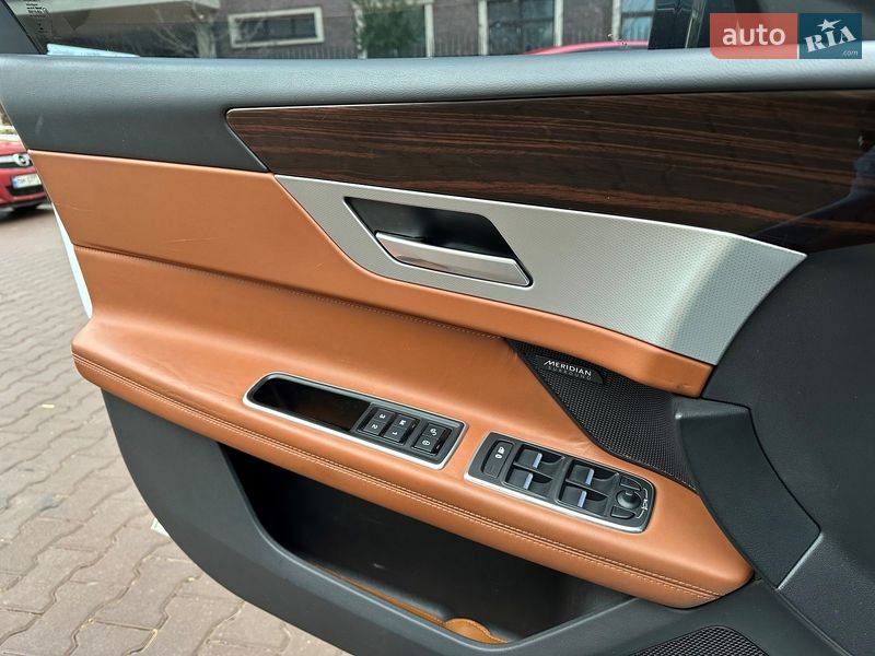 Седан Jaguar XF 2016 в Києві