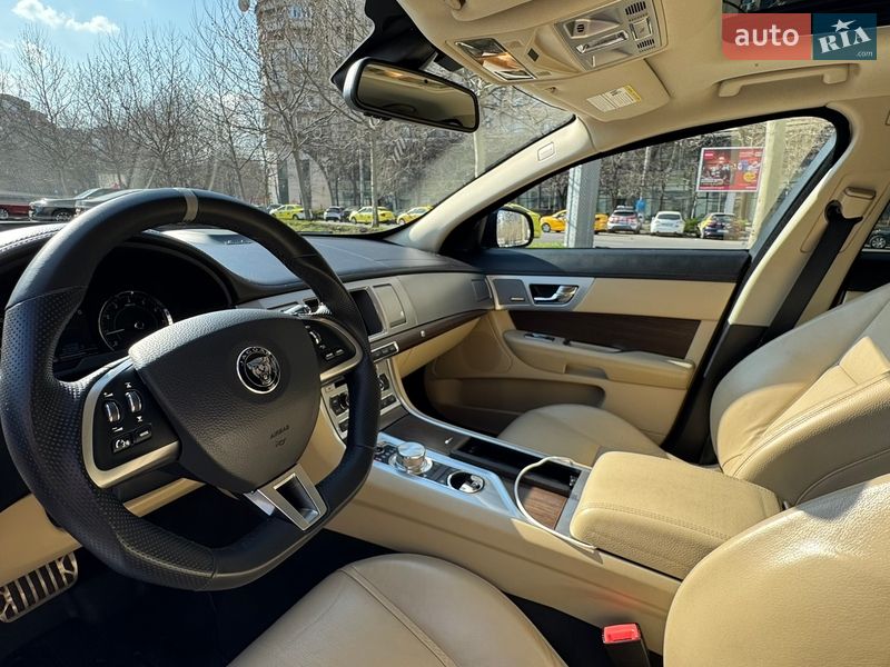Седан Jaguar XF 2013 в Одесі
