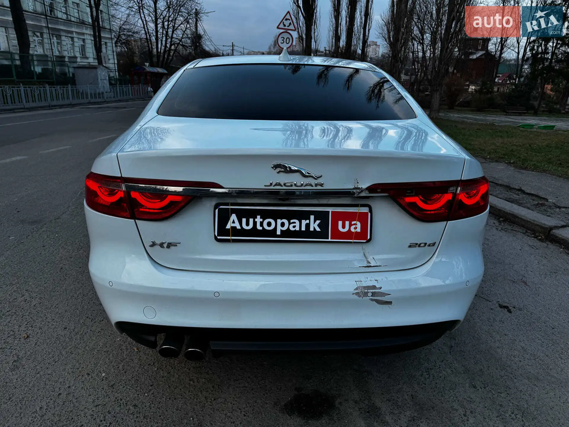 2017 Jaguar XF - мініатюра 5