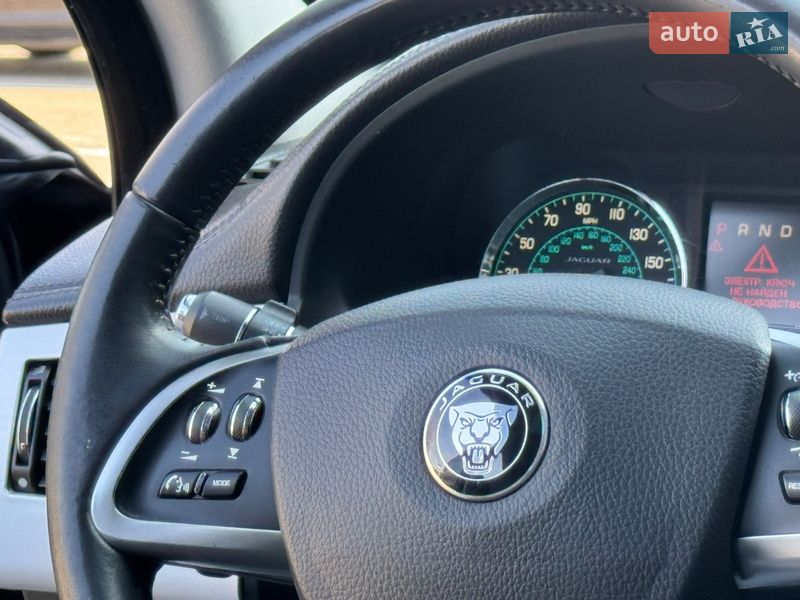 Седан Jaguar XF 2014 в Луцке