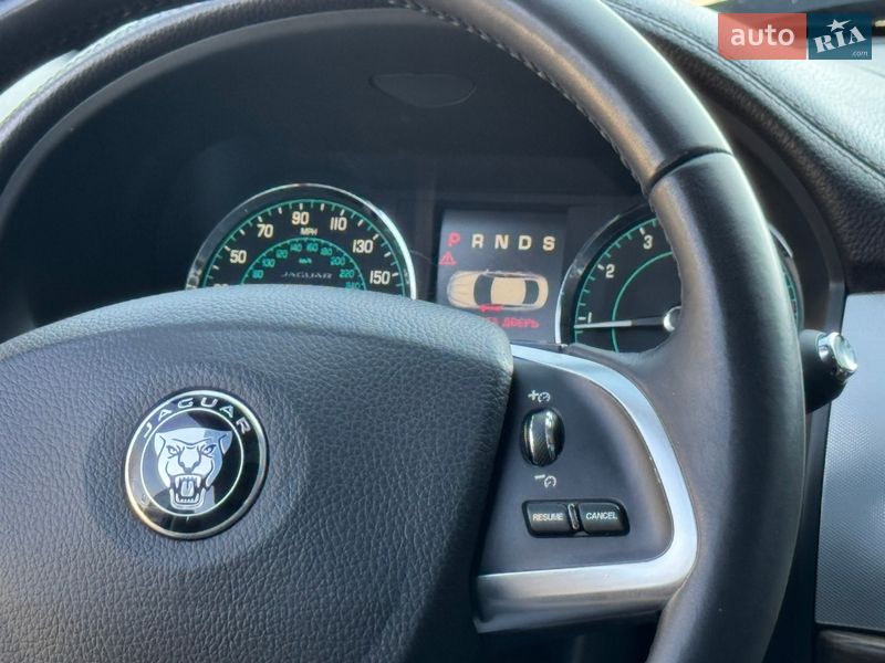 Седан Jaguar XF 2014 в Луцке