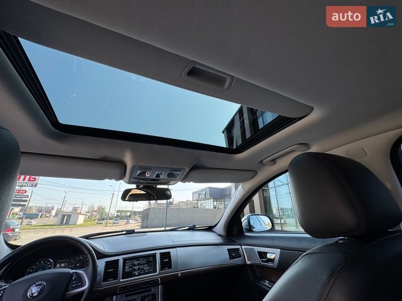 Седан Jaguar XF 2014 в Луцке
