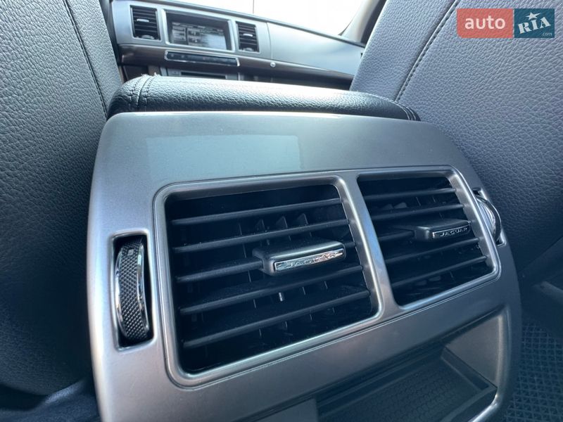 Седан Jaguar XF 2014 в Луцке