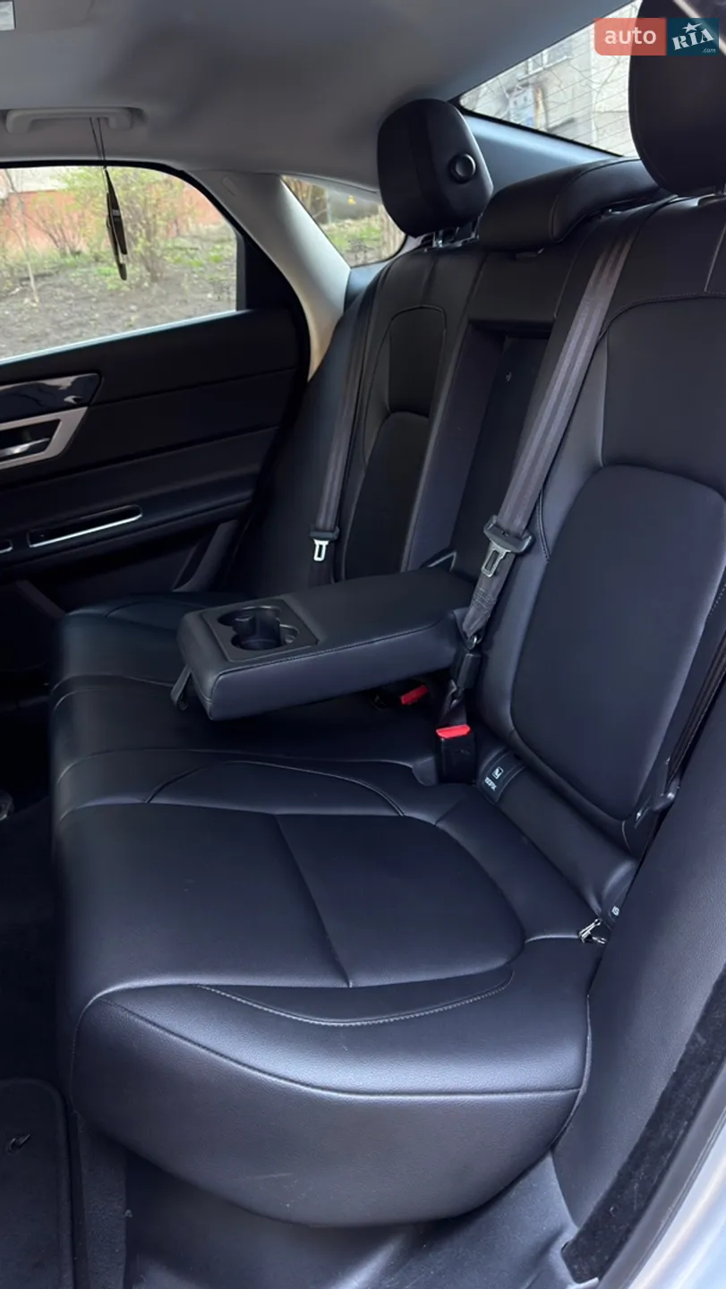 2017 Jaguar XF - мініатюра 12