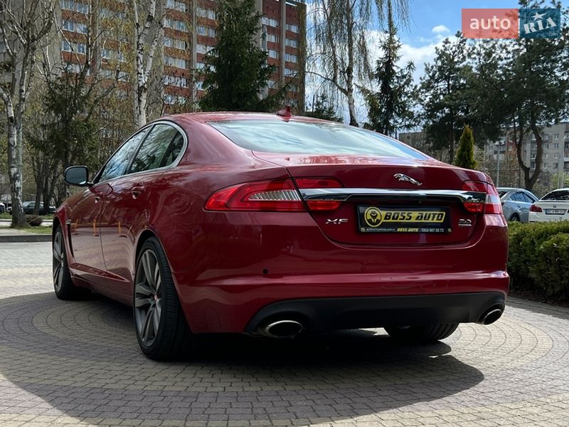Седан Jaguar XF 2013 в Львові