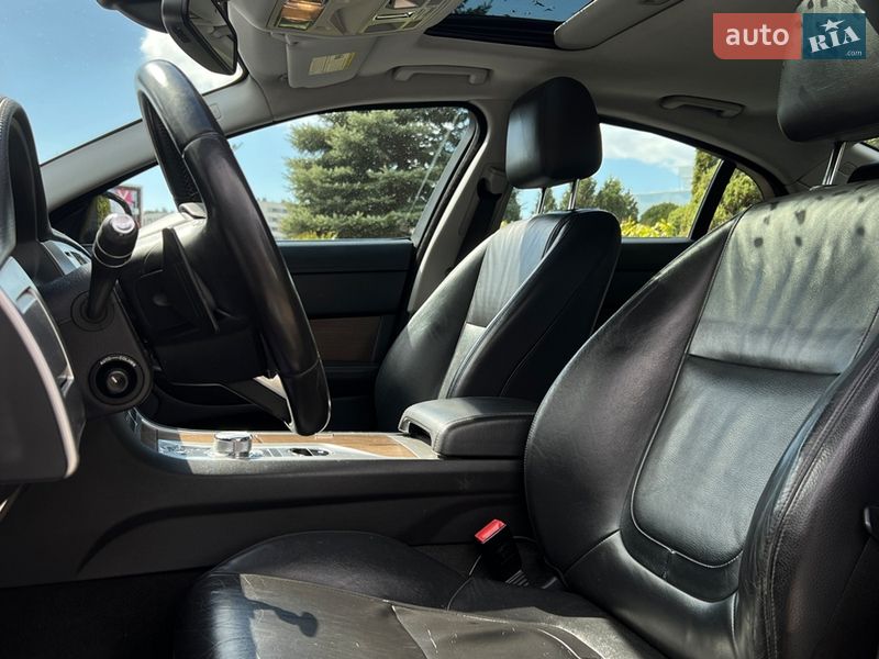 Седан Jaguar XF 2013 в Львові