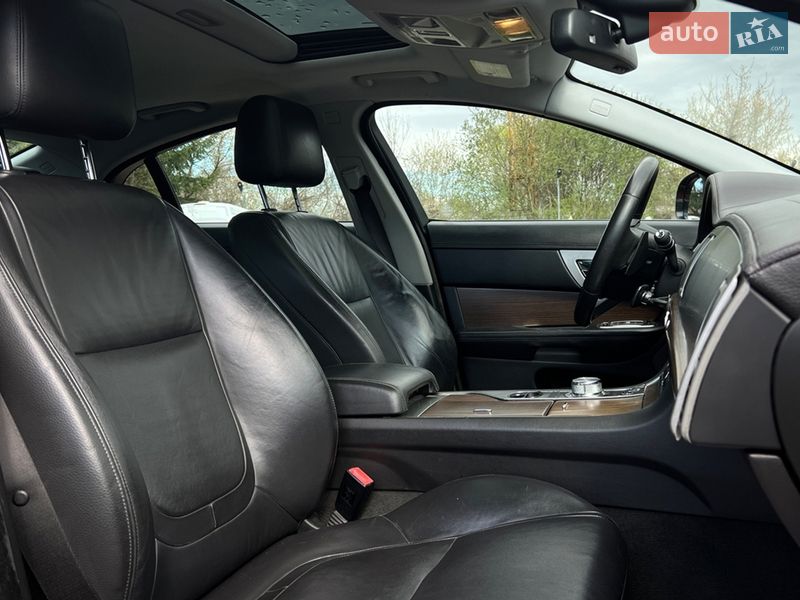 Седан Jaguar XF 2013 в Львові