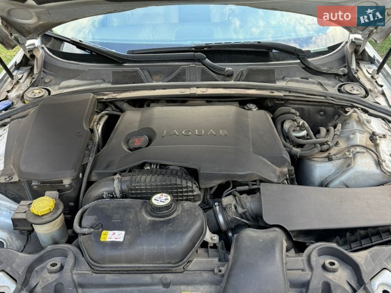 Седан Jaguar XF 2010 в Львове