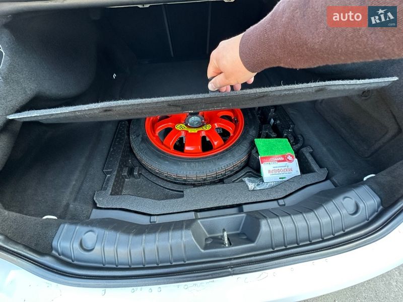 Седан Jaguar XF 2016 в Киеве фото 38 Седан Jaguar XF 2016 в Киеве