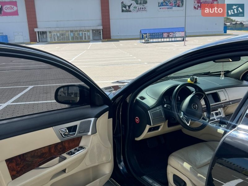 Седан Jaguar XF 2015 в Одесі