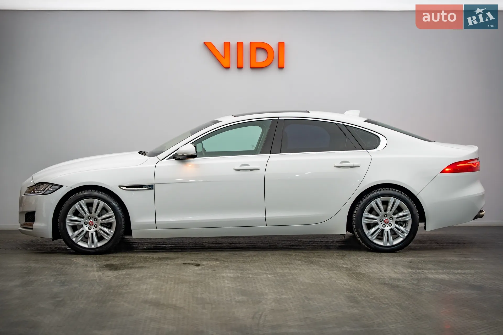 2016 Jaguar XF - мініатюра 3