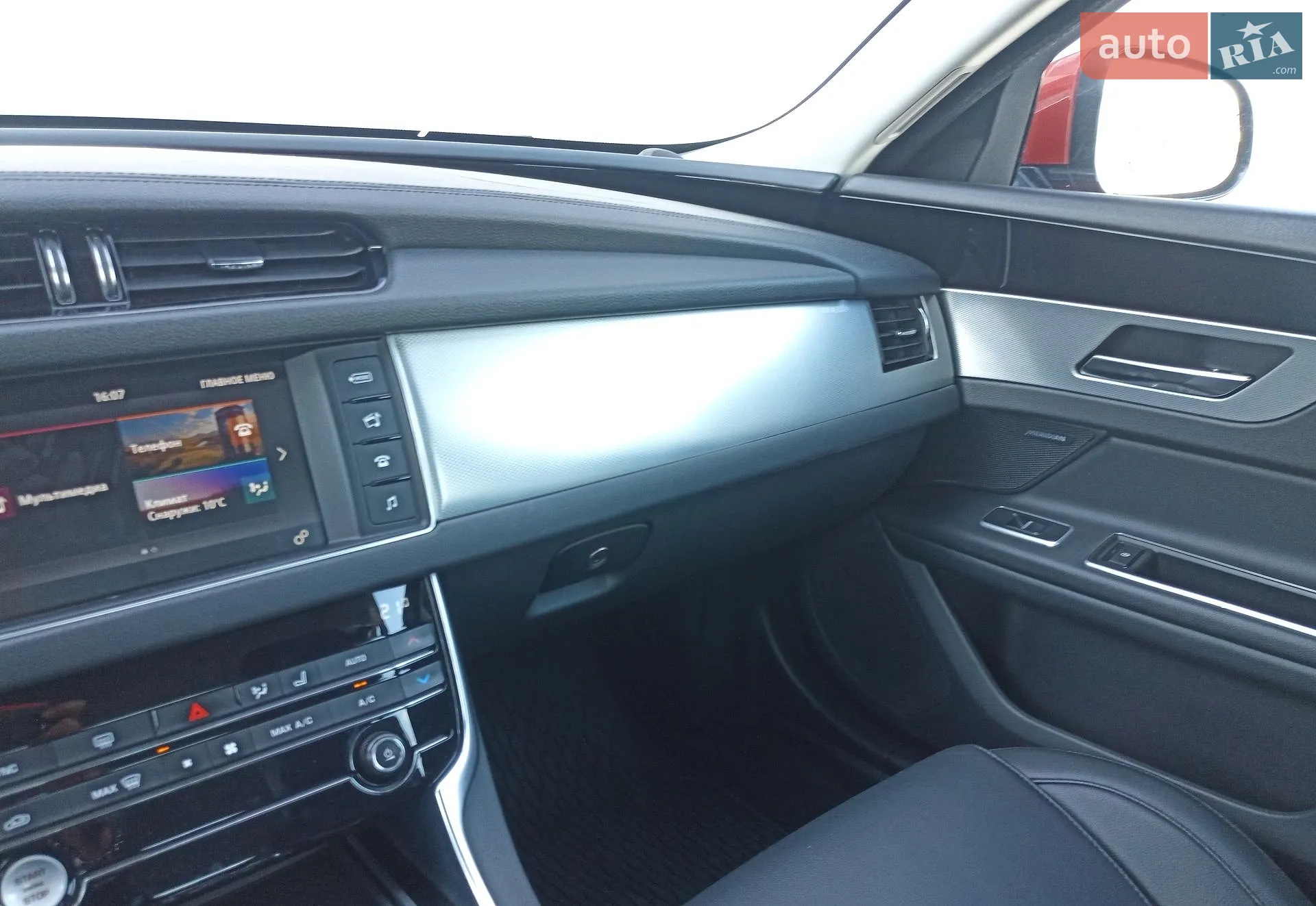 2017 Jaguar XF - мініатюра 18