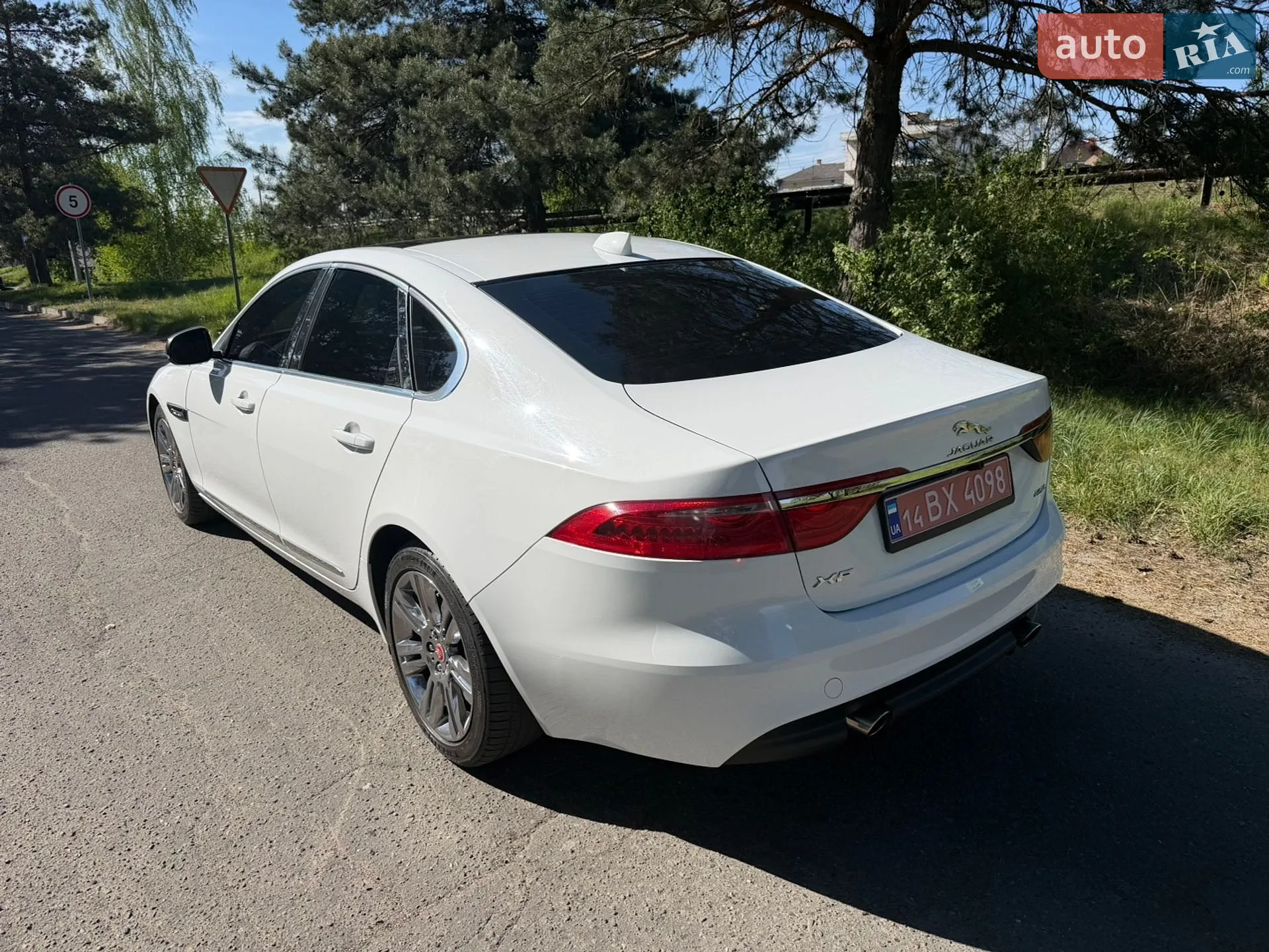 2019 Jaguar XF - мініатюра 4