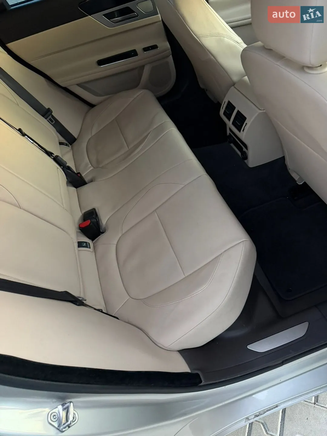 2016 Jaguar XF - мініатюра 15