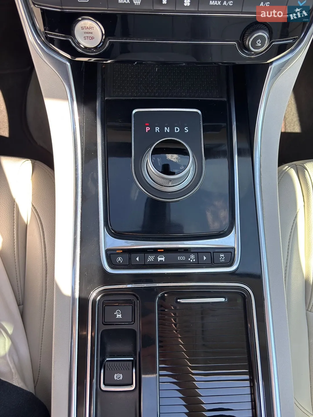 2016 Jaguar XF - мініатюра 12