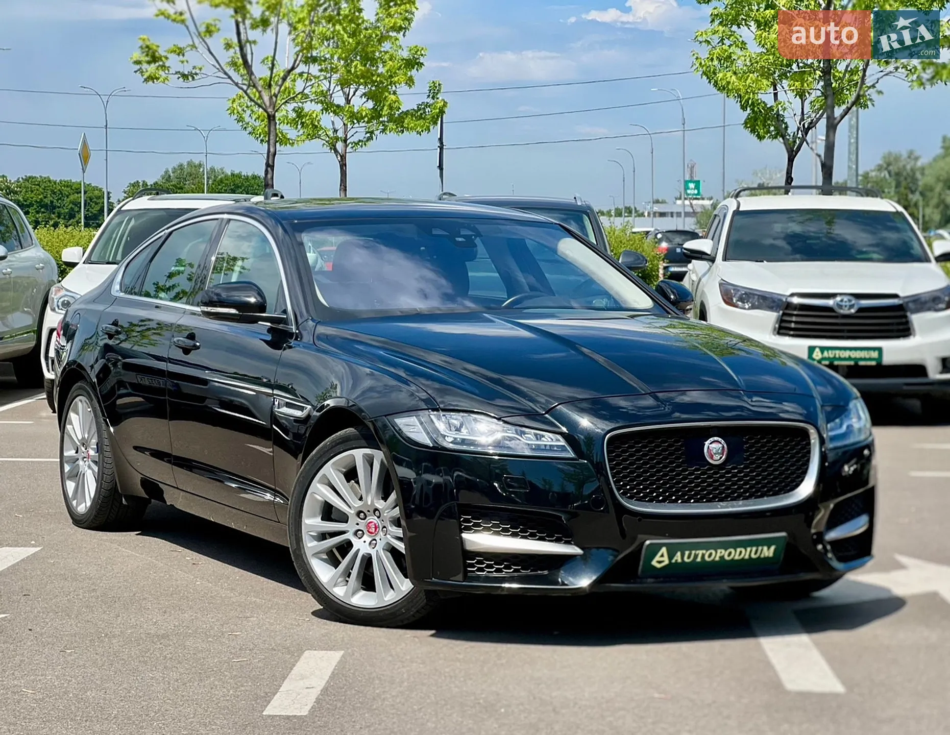 2018 Jaguar XF - мініатюра 2