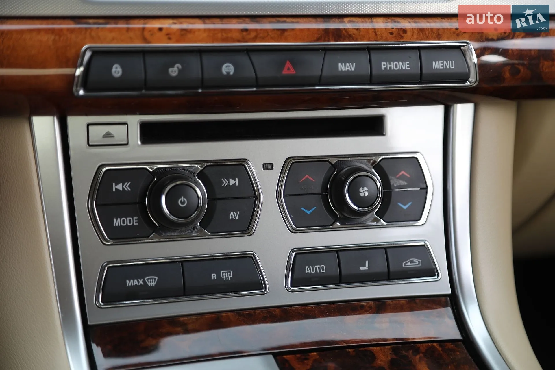 2015 Jaguar XF - мініатюра 21