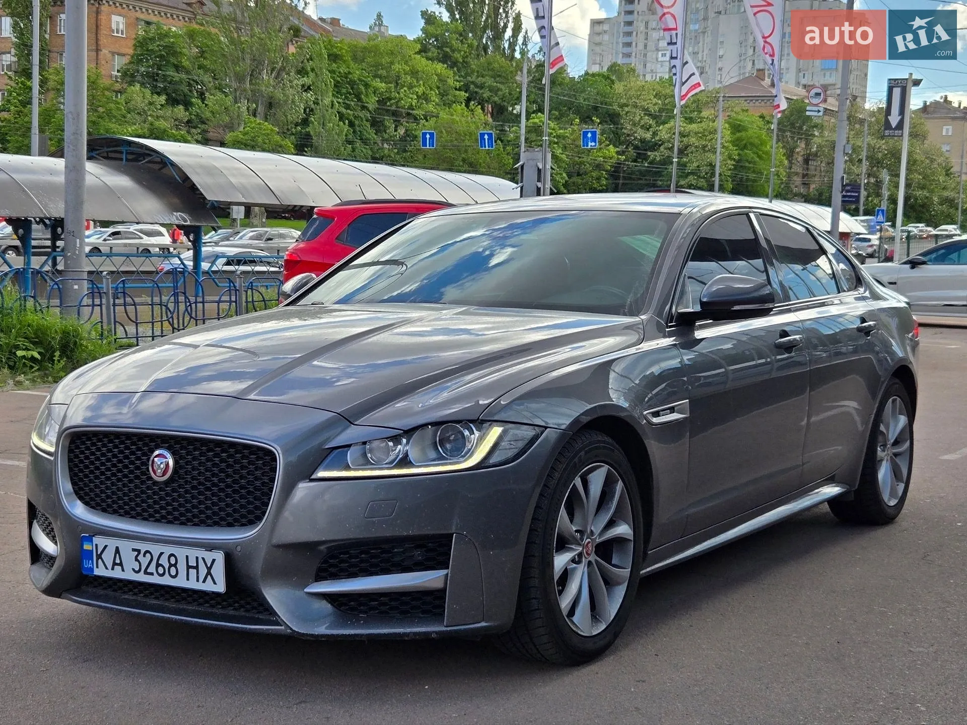 2016 Jaguar XF - мініатюра 2