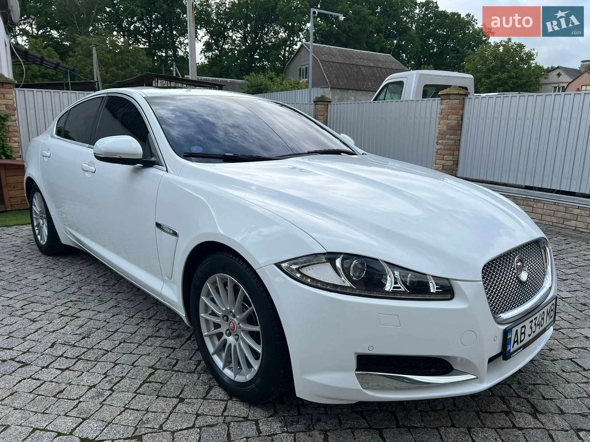 2014 Jaguar XF - мініатюра 2