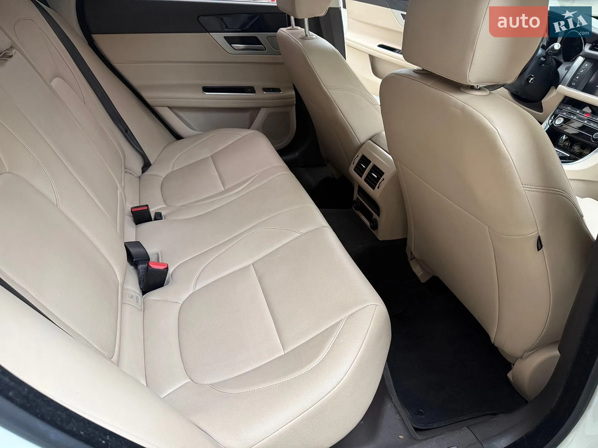 2015 Jaguar XF - мініатюра 14