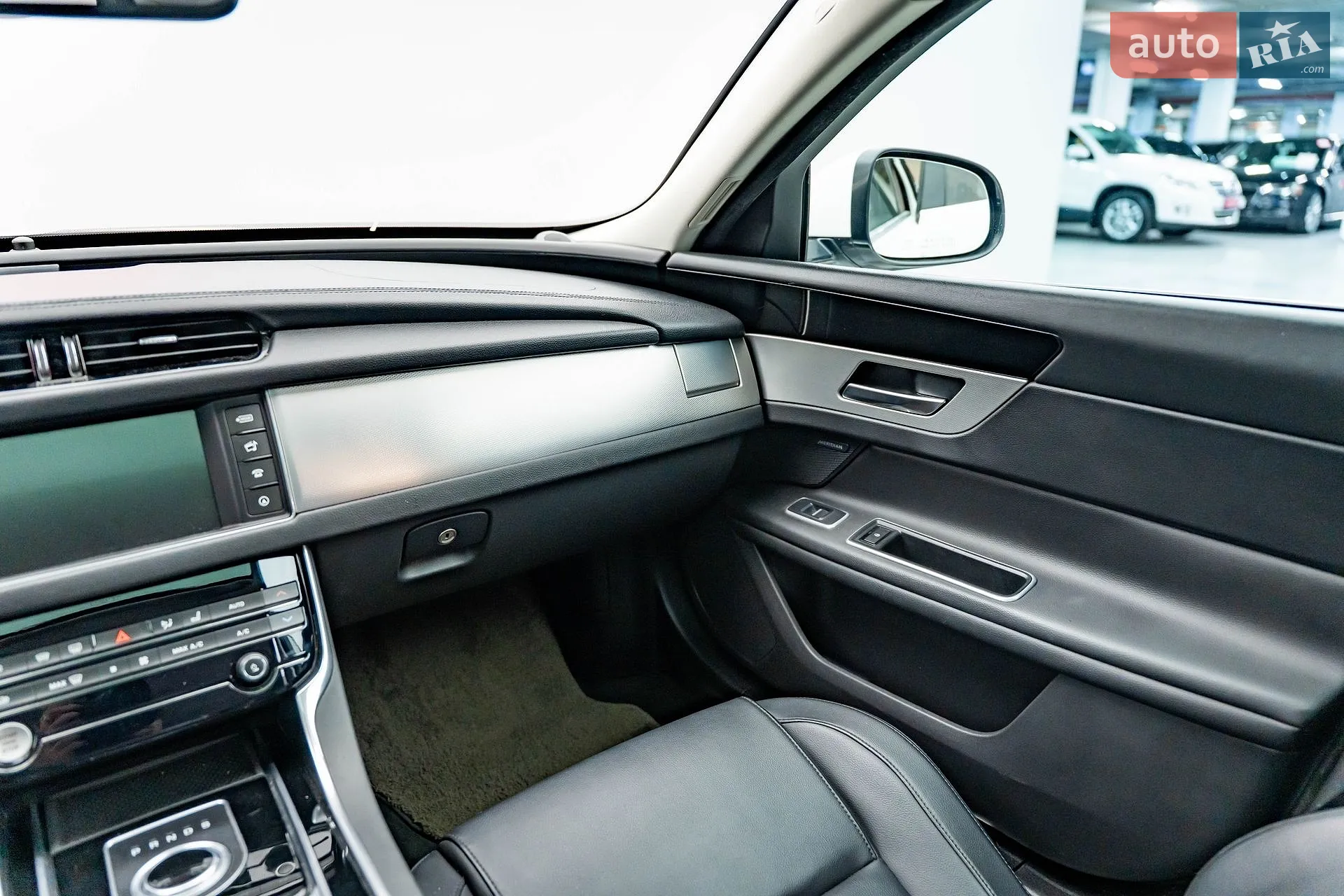 2016 Jaguar XF - мініатюра 12